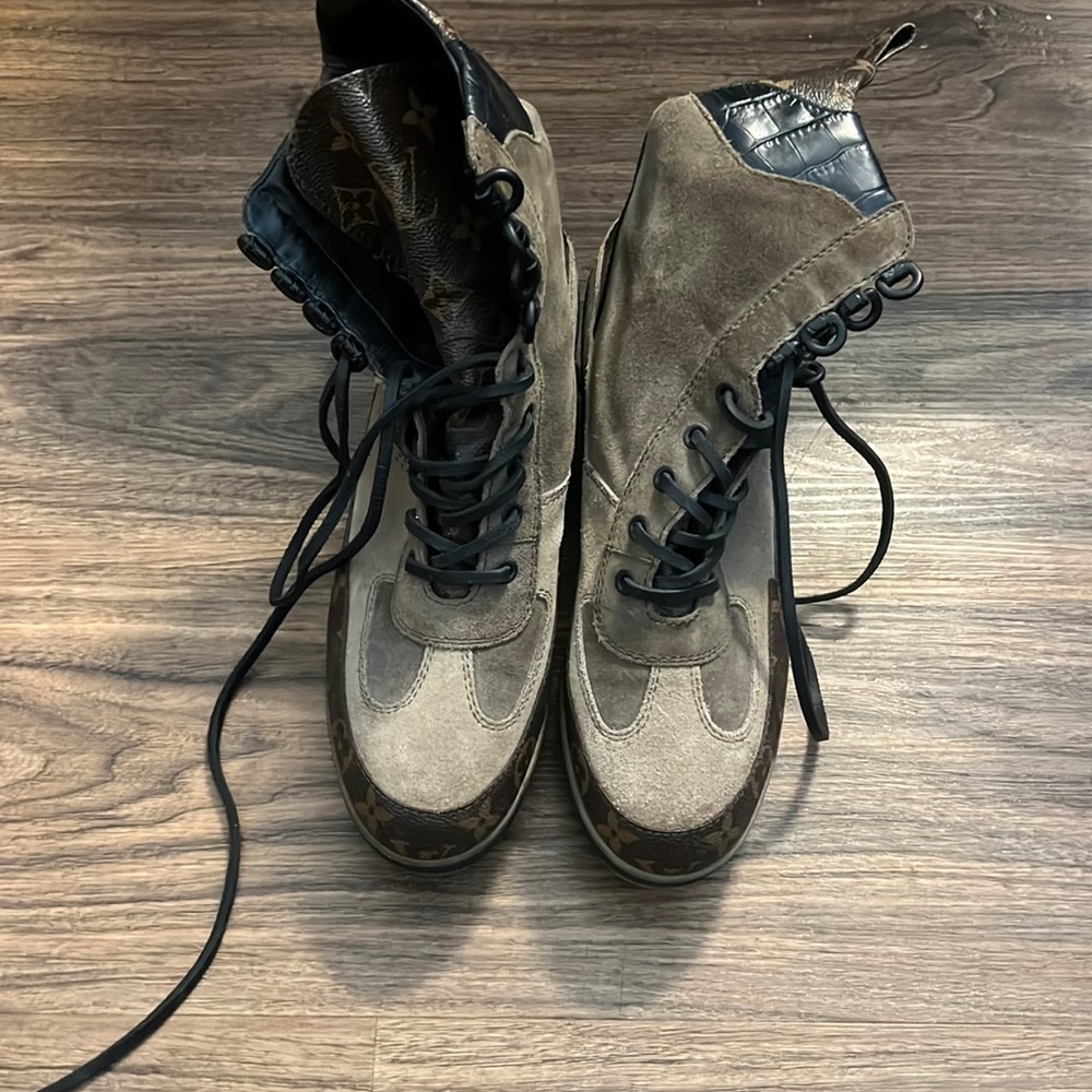 WORN LOUIS VUITTON BOOTS SIZE 38